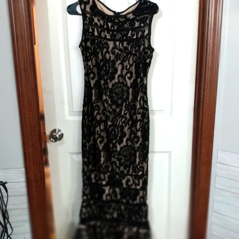 Black lace w/ nude lining